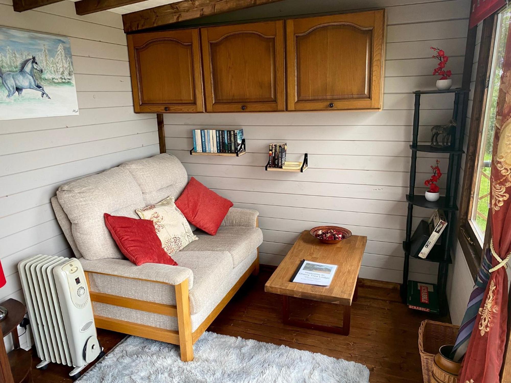 Cherry Tree Glamping Lodge Wellington  Exterior foto